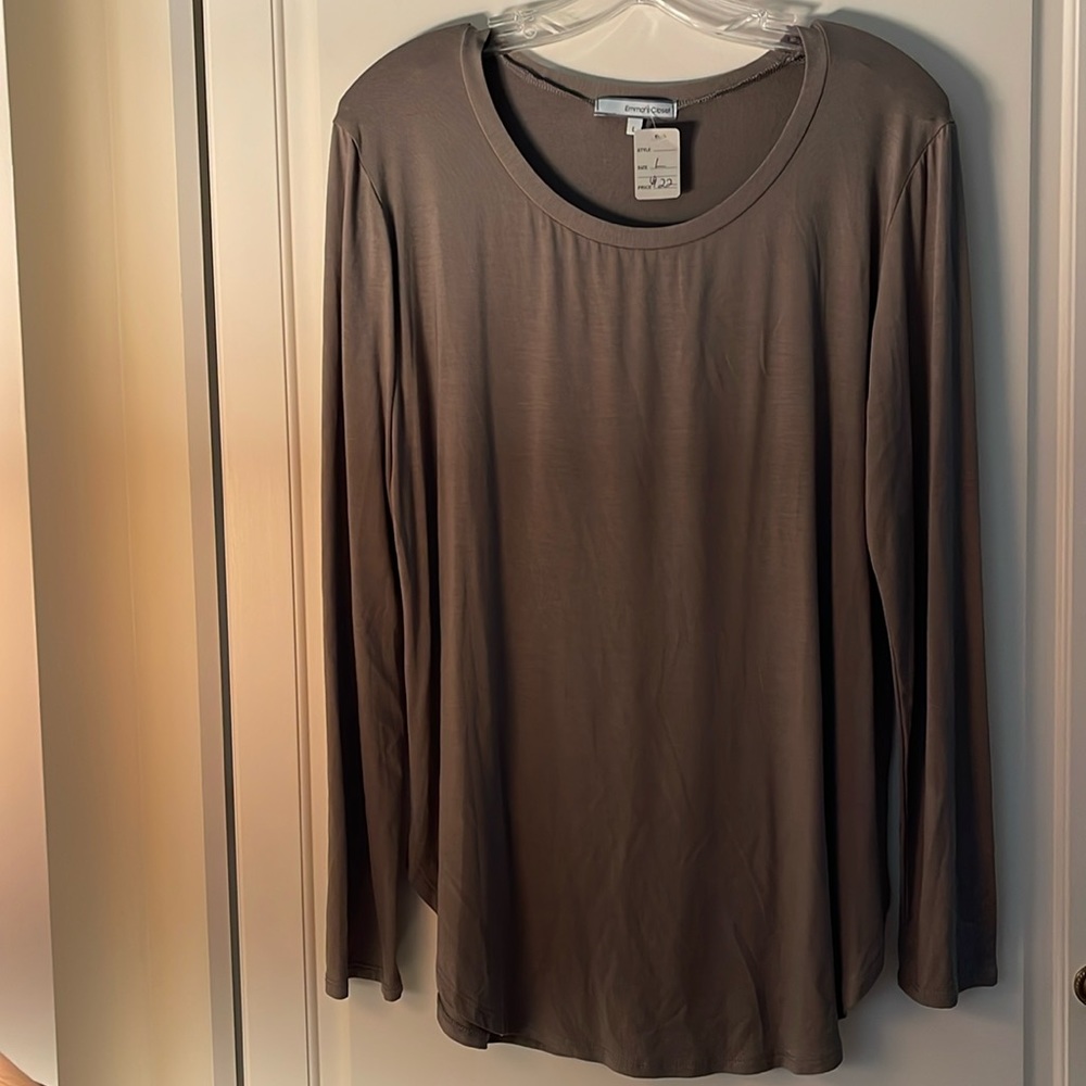 Emma’s Closet taupe long sleeve size L NWT